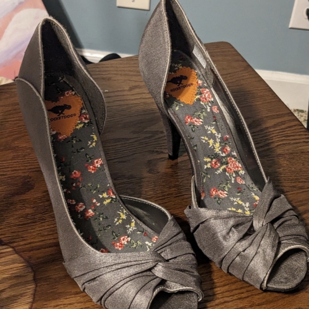 Rocket Dog Women's Gray Peep Toe Heels